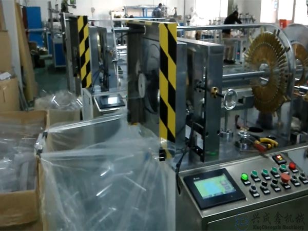 使用全自動圓筒機(jī)可生產(chǎn)PVC,PET,PP等塑料圓筒