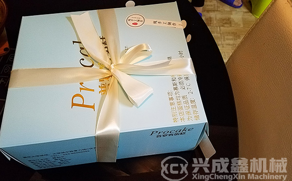 方形生日蛋糕盒逐漸流行與進(jìn)化，蛋糕盒成型機(jī)行業(yè)發(fā)展的思考