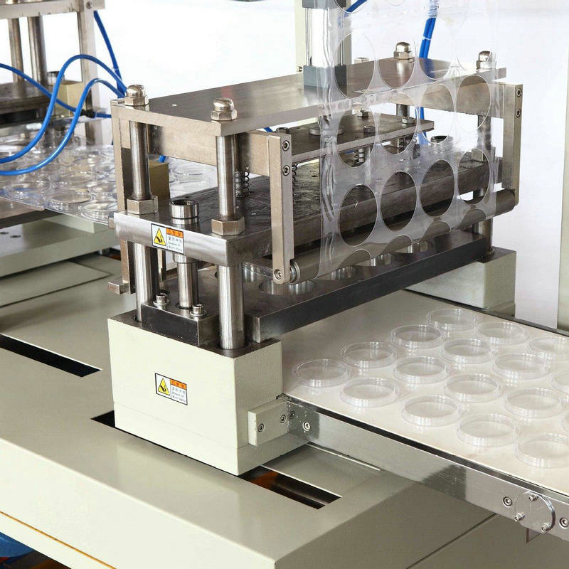 全自動(dòng)杯蓋機(jī)細(xì)節(jié)圖